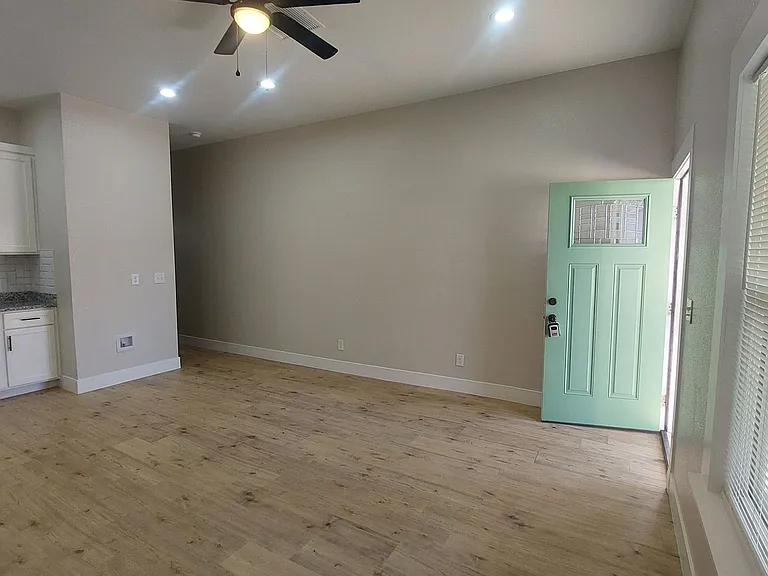 2414 San Diego Ave — Photo 40