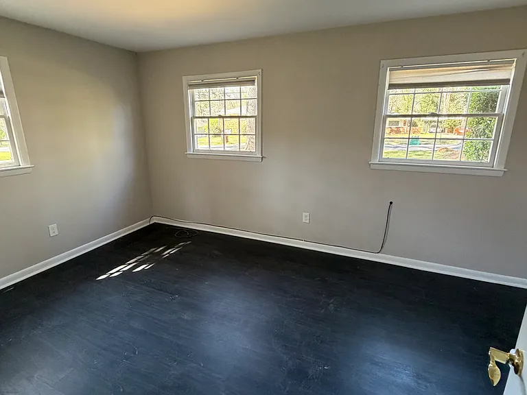 Shamrock Dr — Photo 16