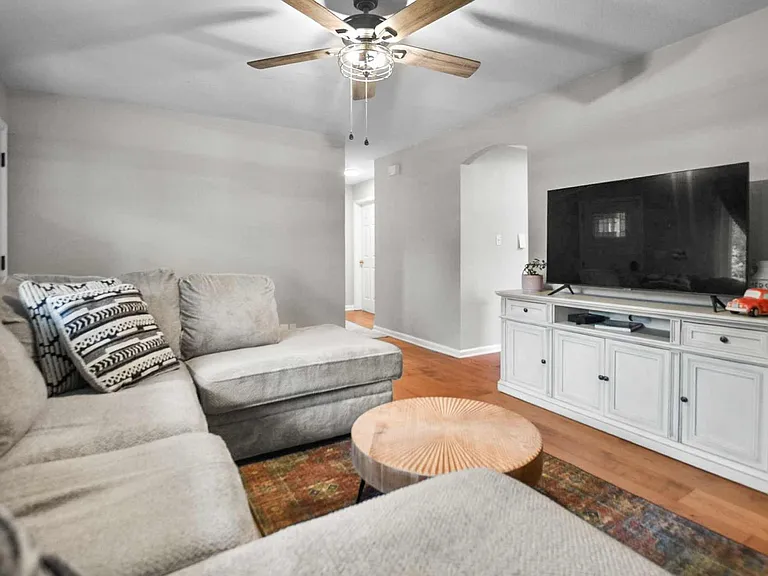 1118 Britton Springs Rd — Photo 2