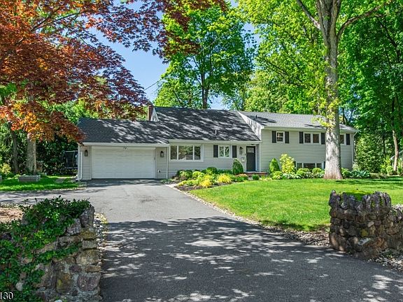 2nd image of 77 Hanover Rd