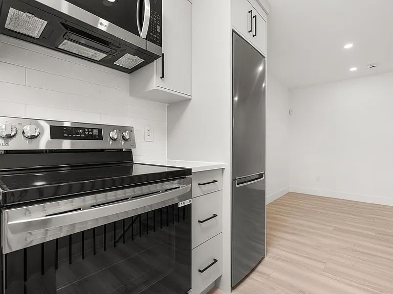 9328 Ebor Rd — Photo 5