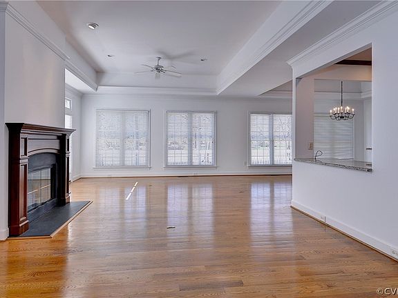 5th image of 105 White Ct