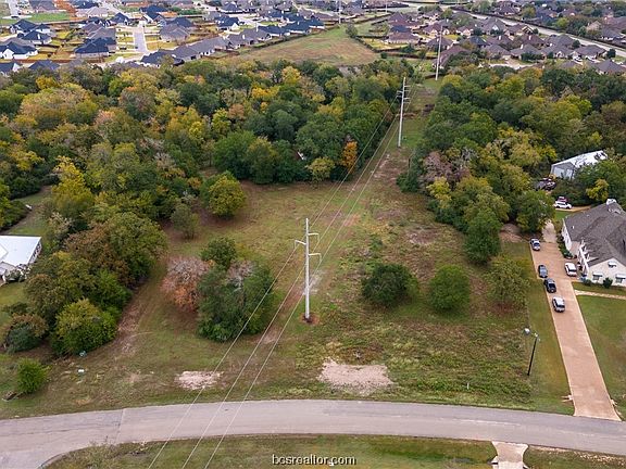 3rd image of 3908 Austins Estates Dr