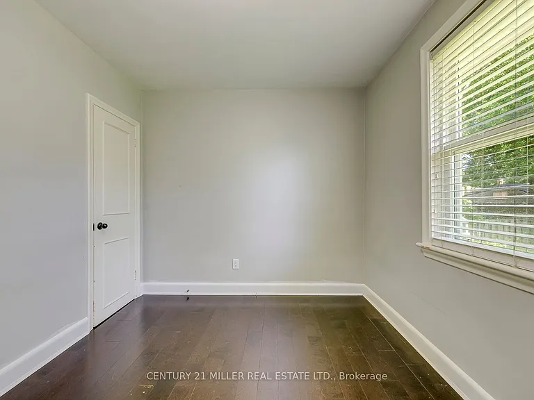 2048 Edinburgh Dr — Photo 22