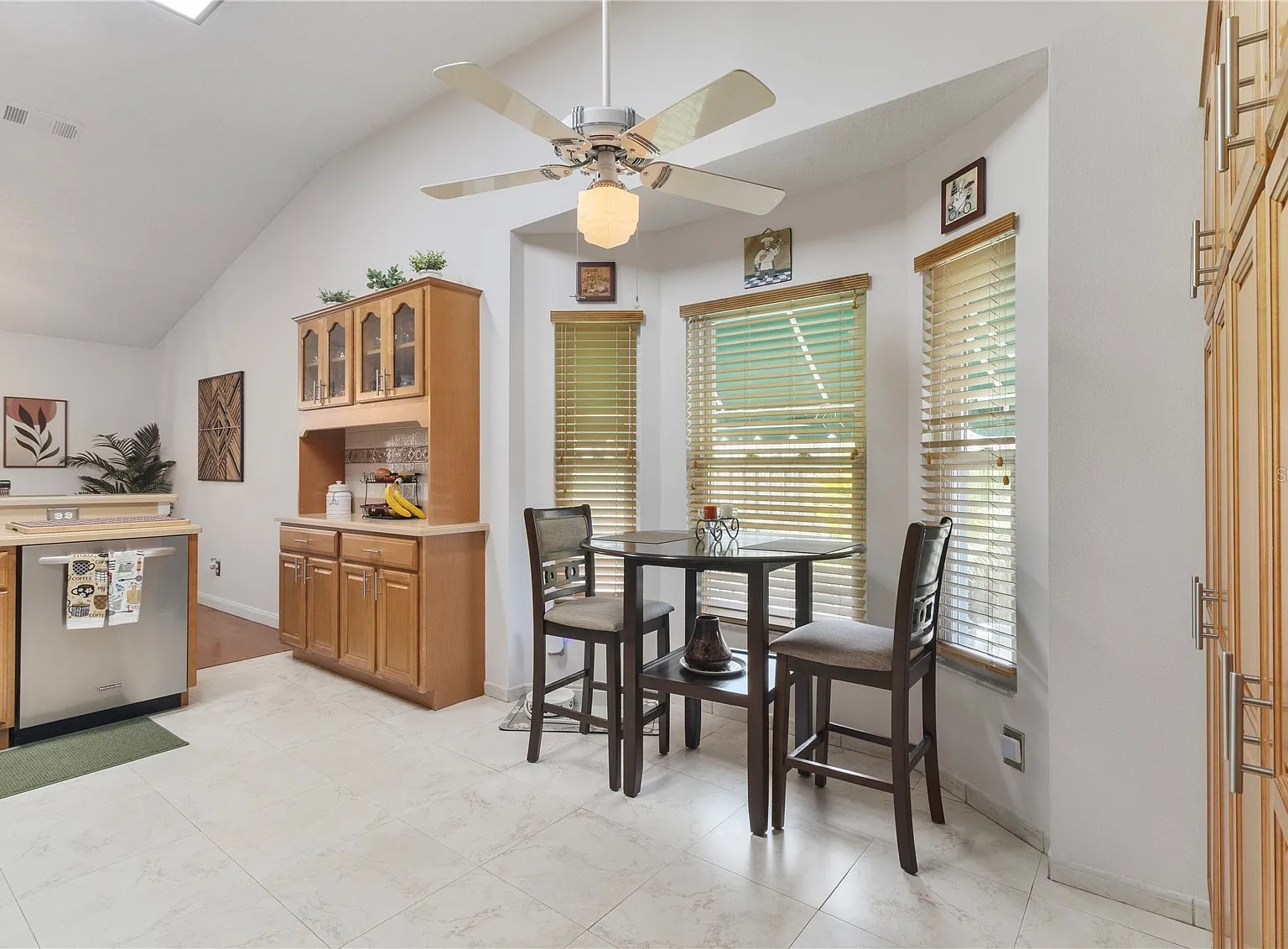 3 bed, 1928 sqft, $2,600 — Photo 4