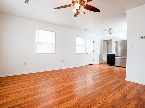 2nd image of 100 Ivy Lea Dr #B