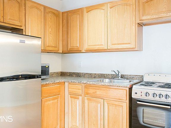 3rd image of 309 W 30th St APT 8B
