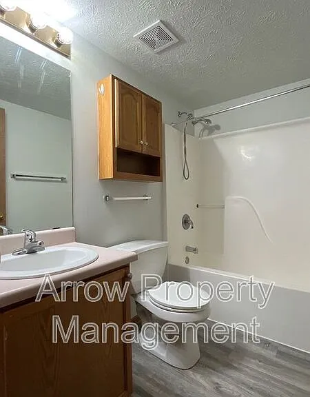 338 W Irving St — Photo 9