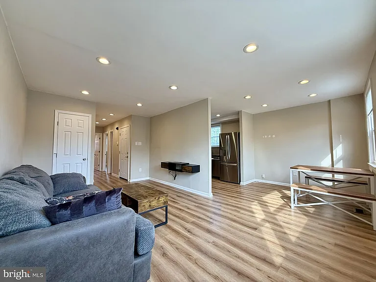 10838 Lockart Ct — Photo 3