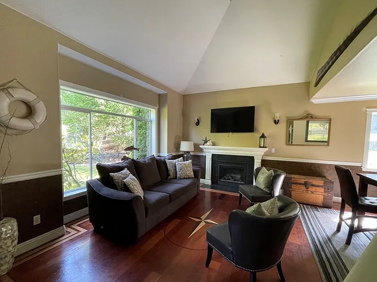 1018 27th Street Ct NW — Photo 2