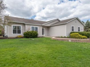 S87W31331 Meyer Dr, Mukwonago, WI 53149