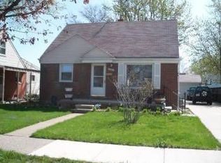 25644 Waldorf St, Roseville, MI 48066