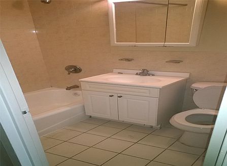 2nd image of 1655 Undercliff Ave APT 05C