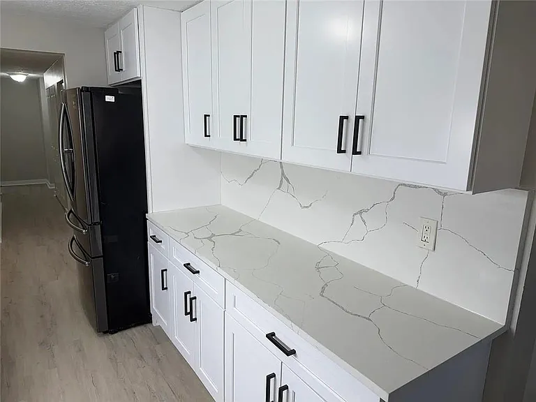 418 Engle Dr — Photo 2