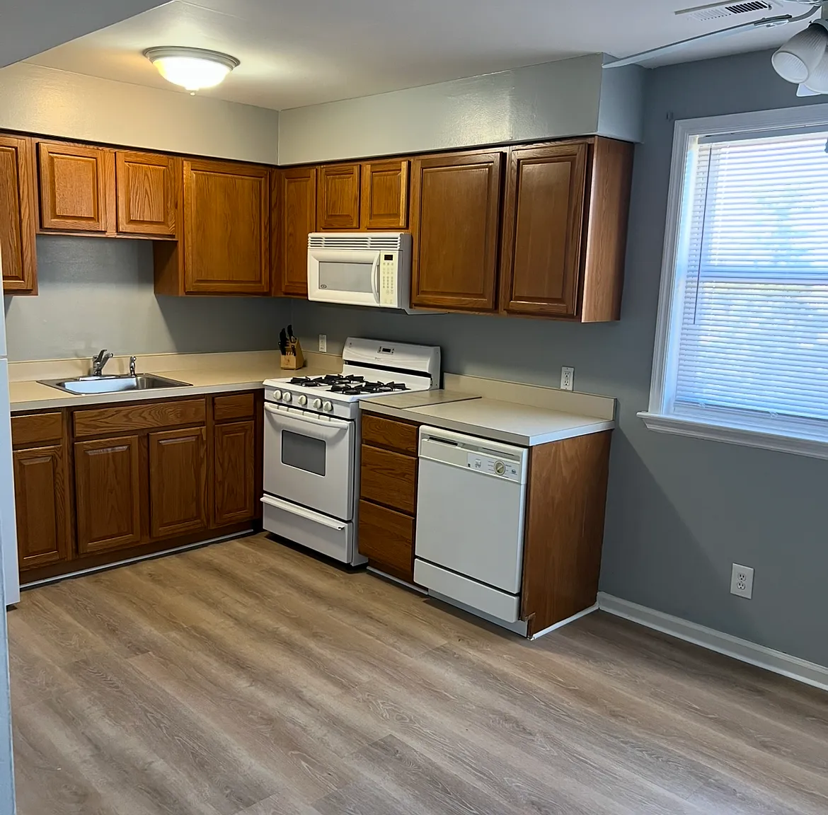 1 bed, 975 sqft, $1,575 — Photo 4