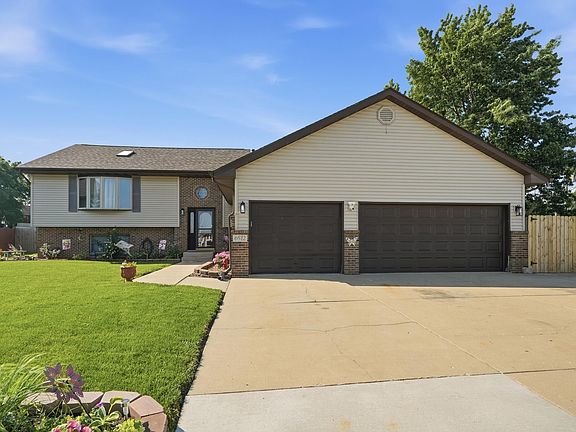 3rd image of 6512 Ravenwood Ave