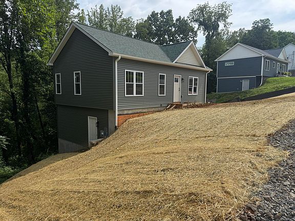 2nd image of 700 Ruddell Rd