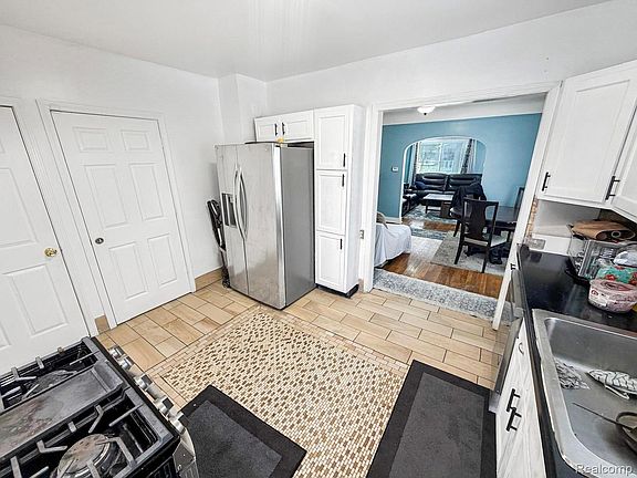 4th image of 8805 Whitlock Ave