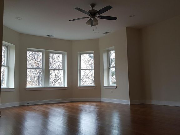 3rd image of 6226 N Fairfield Ave