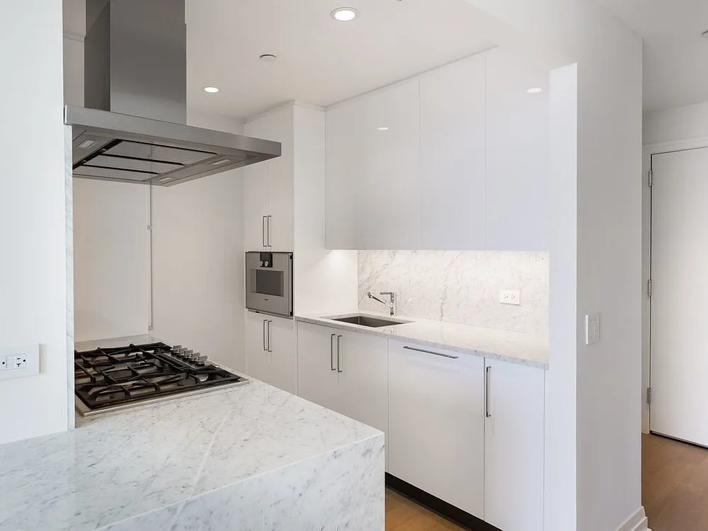 460 West 42nd Street — Photo 4