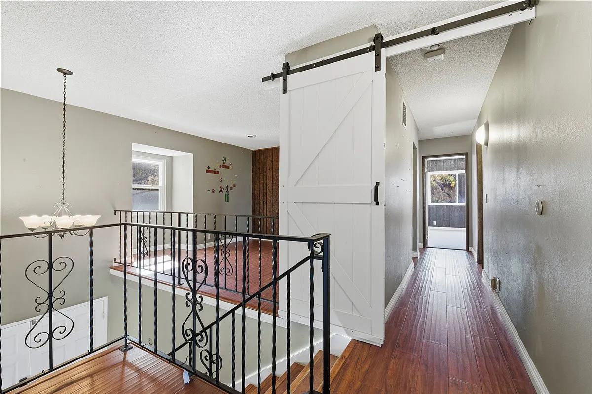 3 bed, 2244 sqft, $3,500 — Photo 3