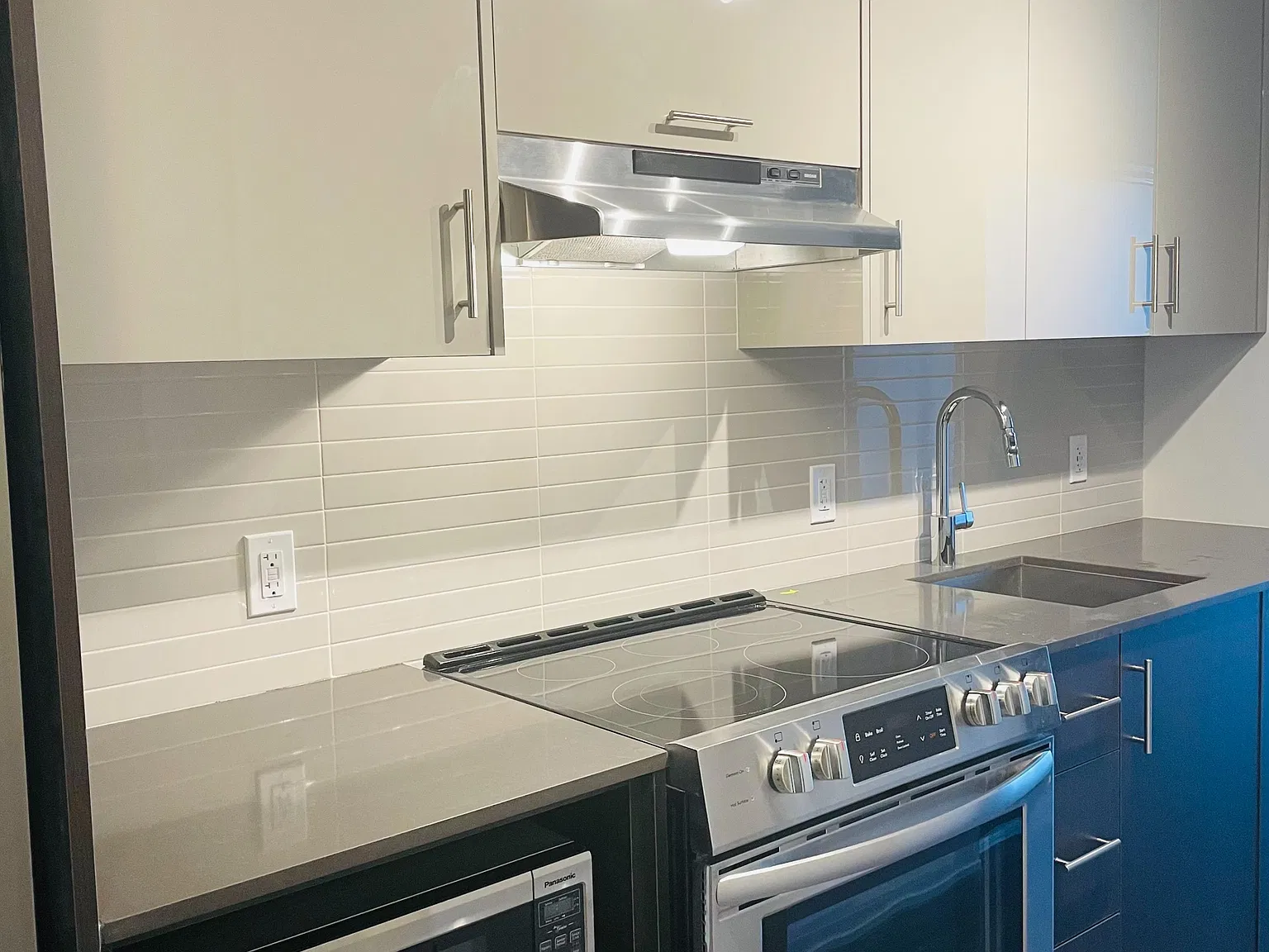 188 Fairview Mall Dr — Photo 4