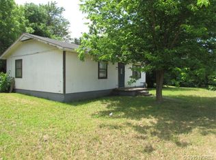 1008 E Graham Ave, Pryor, OK 74361
