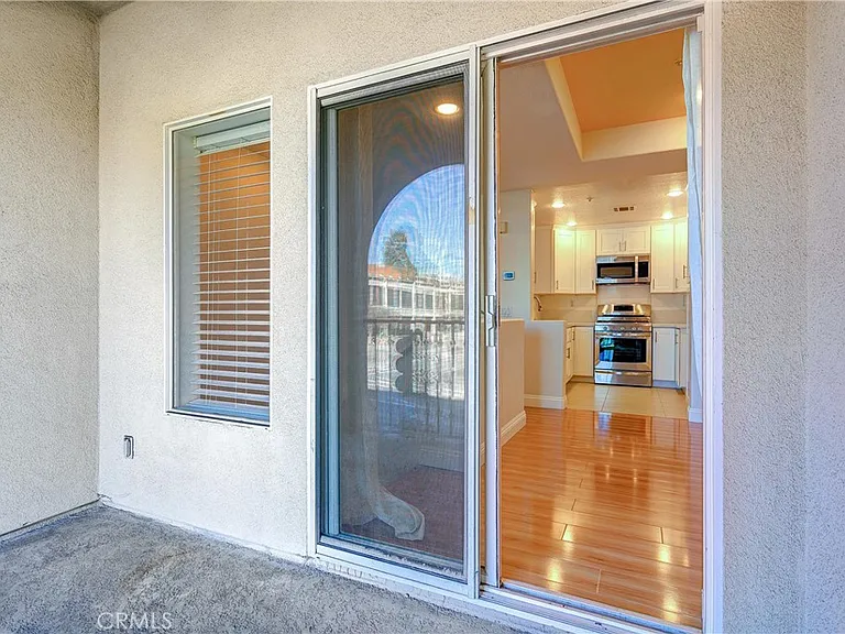 600 E Walnut St — Photo 6