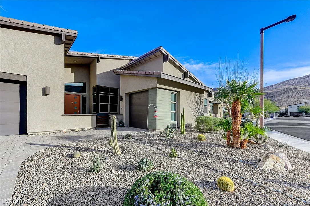 3 bed, 2.5 bath, 3169 sqft, $7,995 — Photo 3
