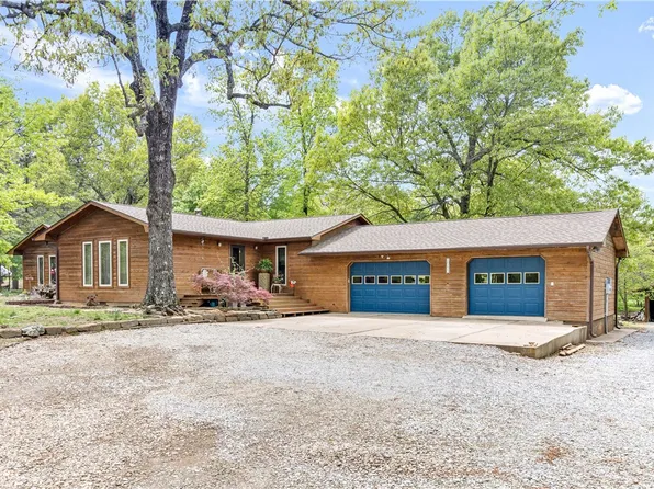 10223 N Smokey Bear Rd, Fayetteville, AR 72701
