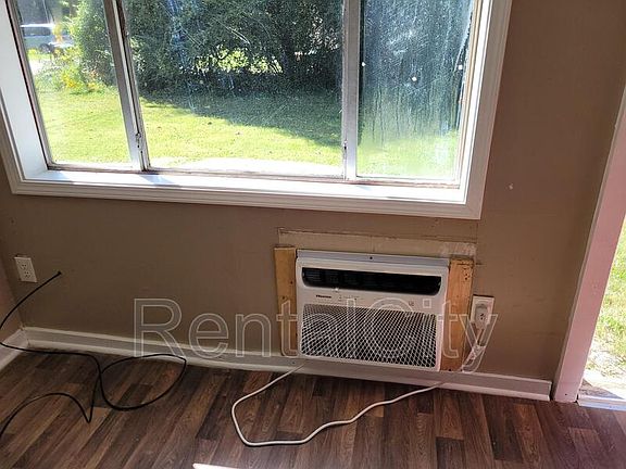 5th image of 1722 Ayers St Unit A