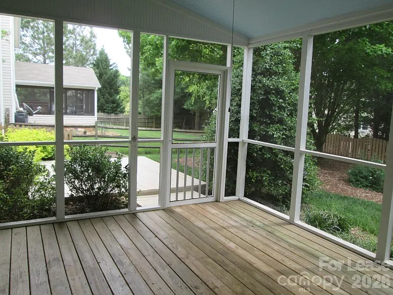 9513 Wilson Hall Dr — Photo 26