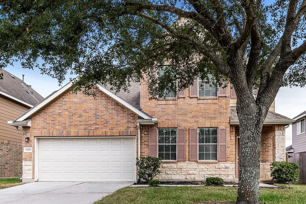 4 bed, 2.5 bath, 2718 sqft, $2,660 — Photo 1