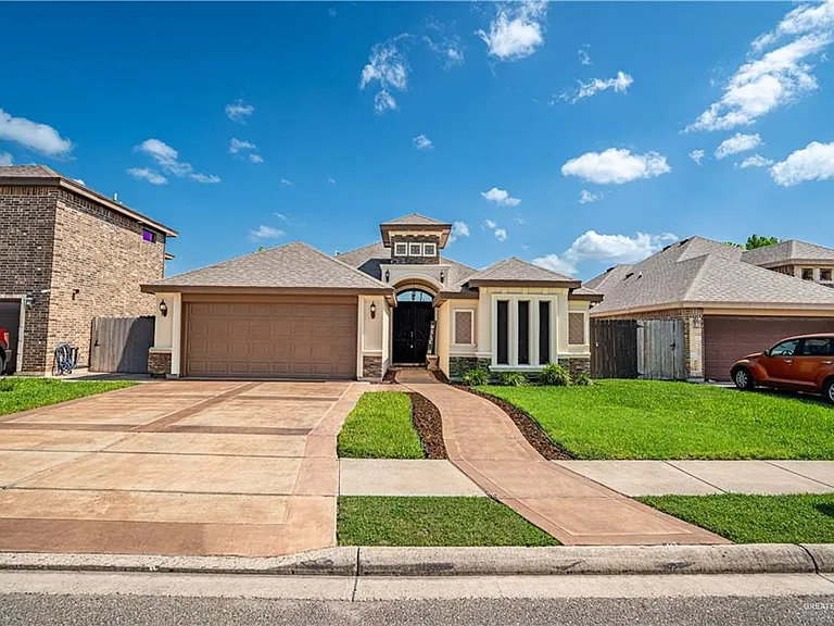 308 Benites St — Photo 4