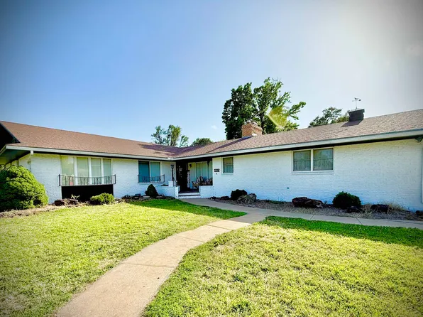 227 N 3rd St, Sterling, KS 67579