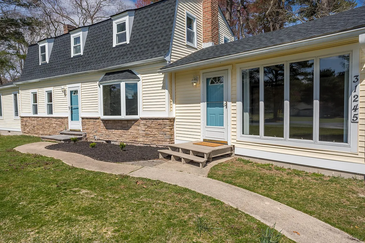 Building Photo - 31245 Mohican Dr