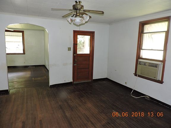 3rd image of 926 Cleveland Ave