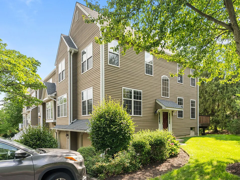 158 Weybridge Dr