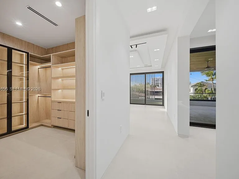3318 NE 16th Pl — Photo 30