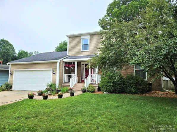 49 Chestnut Dr, Chelsea, MI 48118