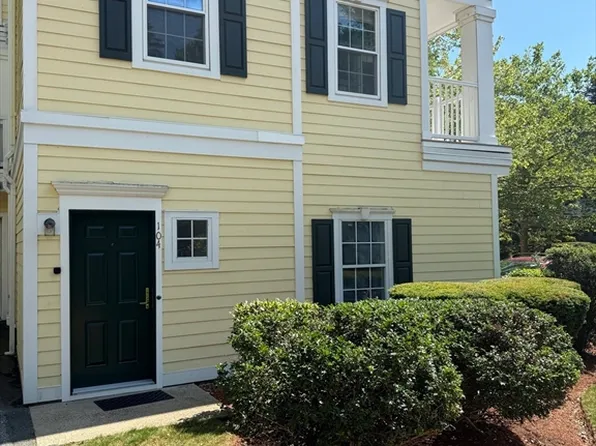 104 Gazebo Circle #104, Reading, MA 01867