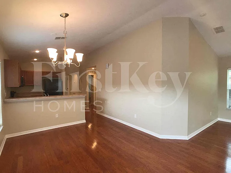 1736 W Pine St — Photo 8