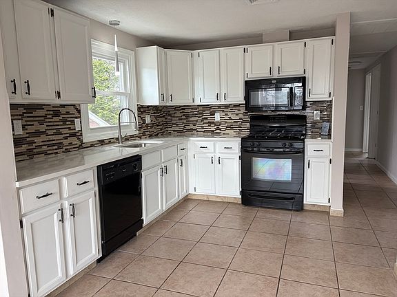 3rd image of 20 Irving St