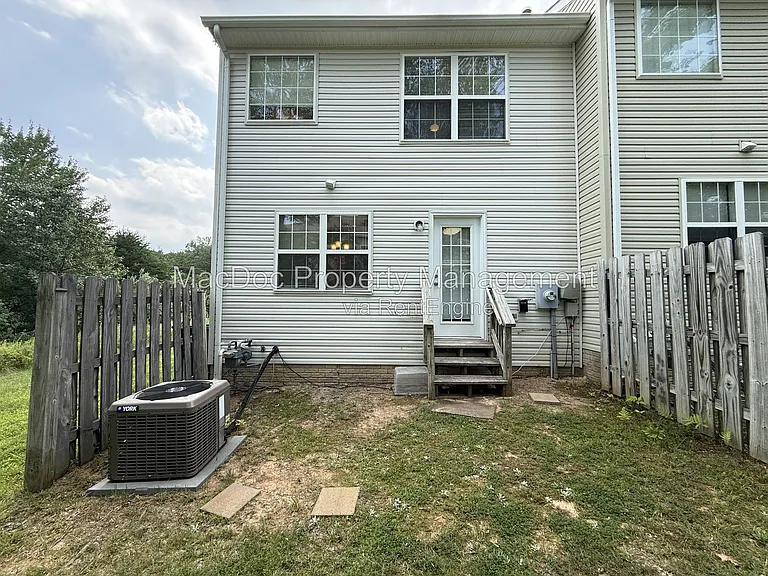 219 Merrill Ct — Photo 44