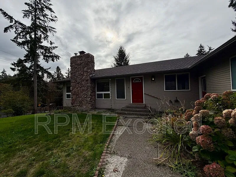 5 bed, 3.0 bath, 3000 sqft, $4,700 — Photo 2