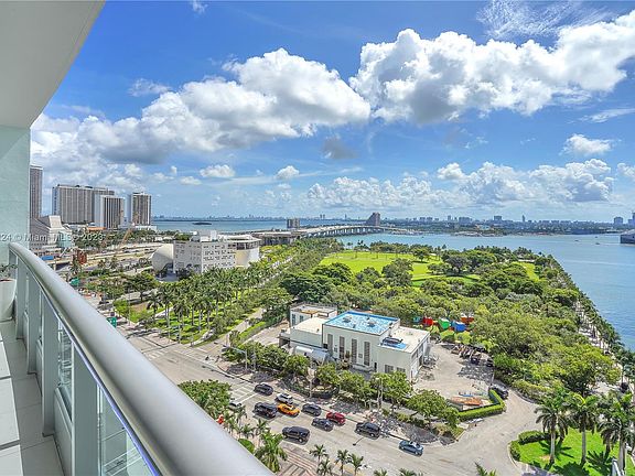 3rd image of 900 Biscayne Blvd APT 1705