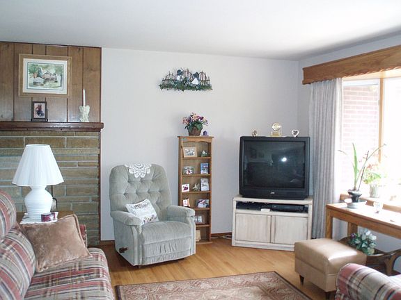 2nd image of 107 Woodland Ave