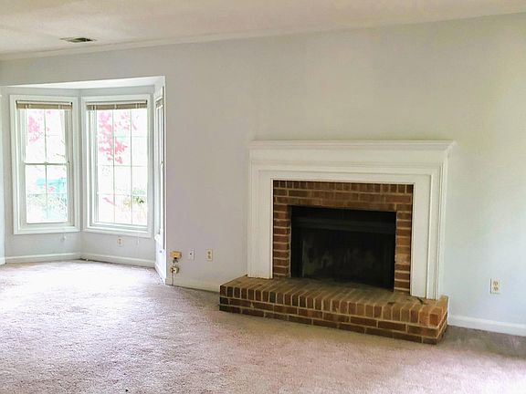 2nd image of 5028 Laurel Springs Way SE