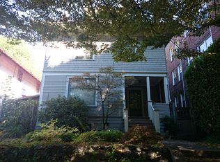 946 19th Ave E, Seattle, WA 98112