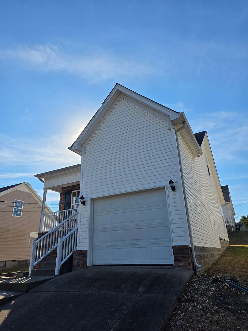 Nice 3 BR, 2 BA, with garage in LaVergne by Carter Realty Advisors — Photo 2